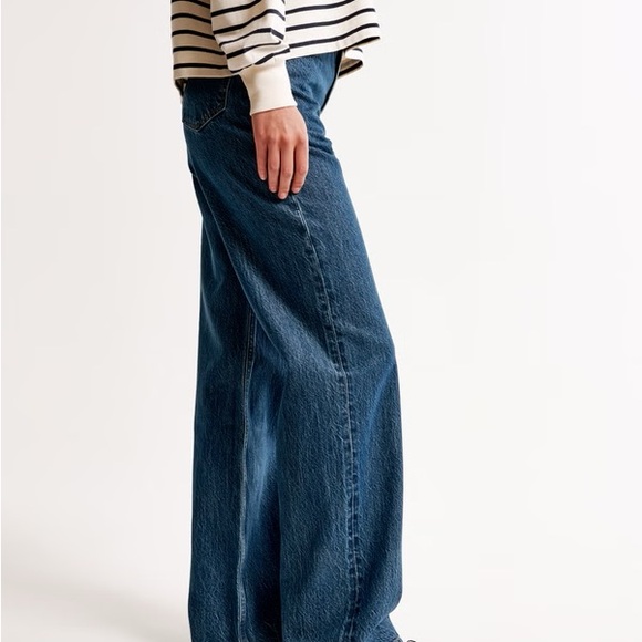 Abercrombie & Fitch Highrise Loose Jeans - Picture 3 of 6